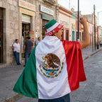 Kit de Hincha Mexicano: Gorro Bucket y Bandera de la Selección de México